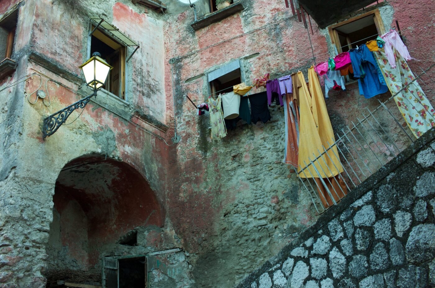 Tra Pietre Antiche e Vette del Partenio: Alla Scoperta della Storia di Mercogliano e del Suo Borgo